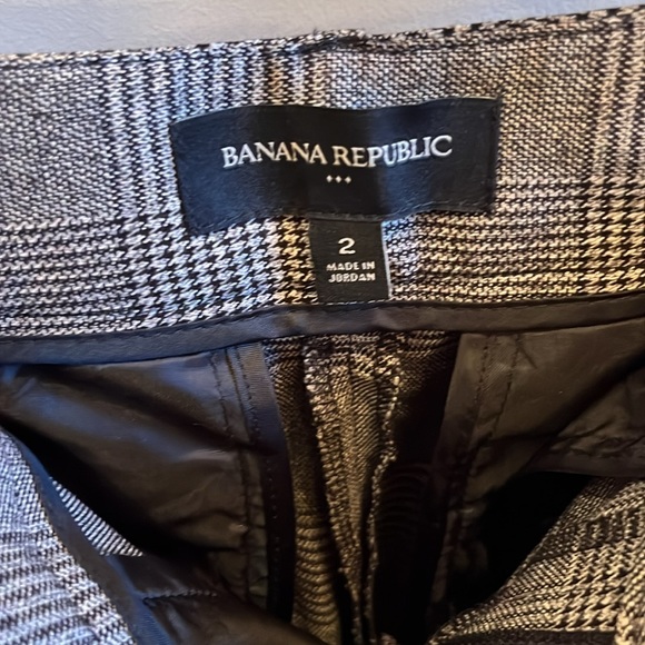 NWOT! Banana Republic Size 2 Trousers. Cuffed, belted waist. Worn only to try on - Picture 5 of 7